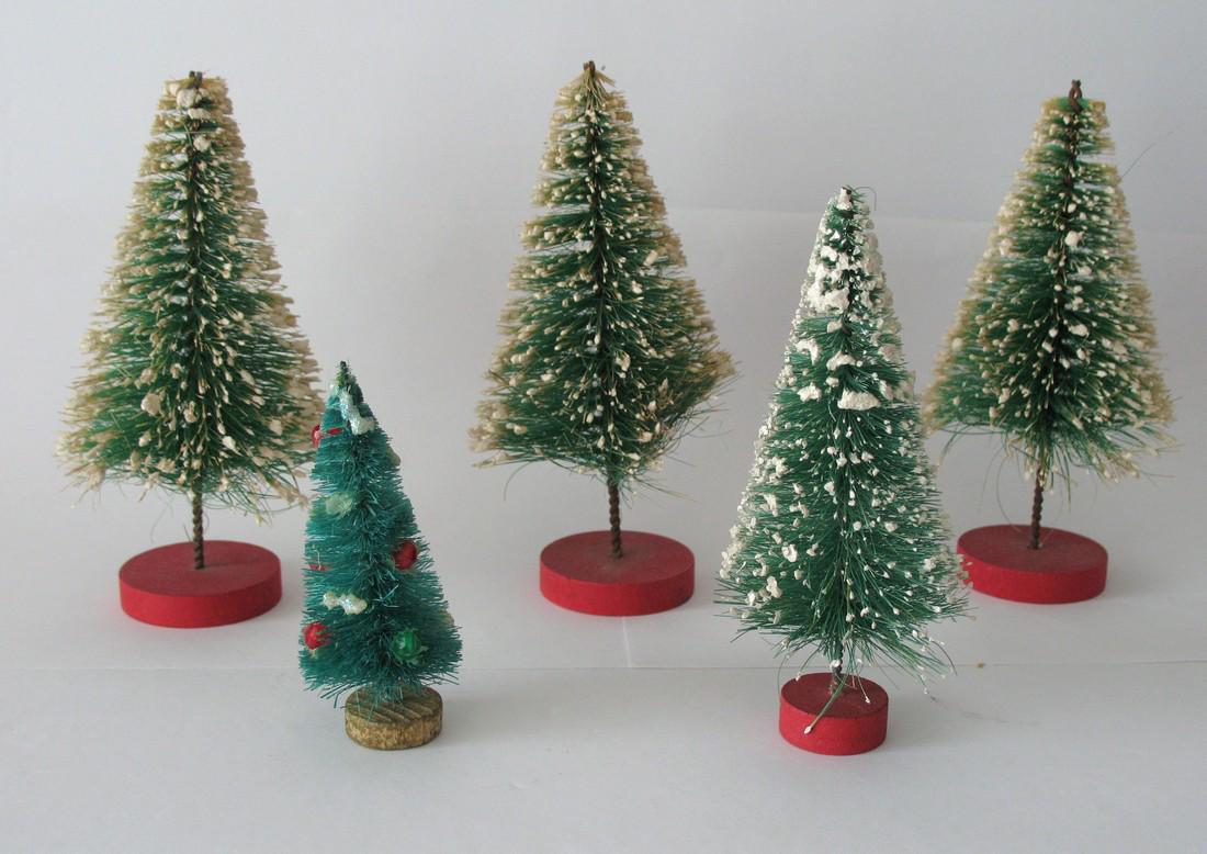 Group of vintage Christmas bottle brush trees. (1 of 1)