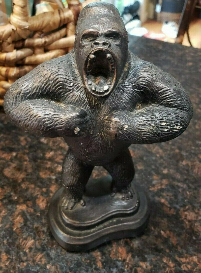 Gorilla beating chest plaster bookend king Kong: Great looking piece in Excellent condition. . Dates to 1950. Measures 7 " tall. Shipping costs include insurance. Shipping: Domestic: Flat-rate of $15.00 to anywhere within the contiguous U.S. Interna