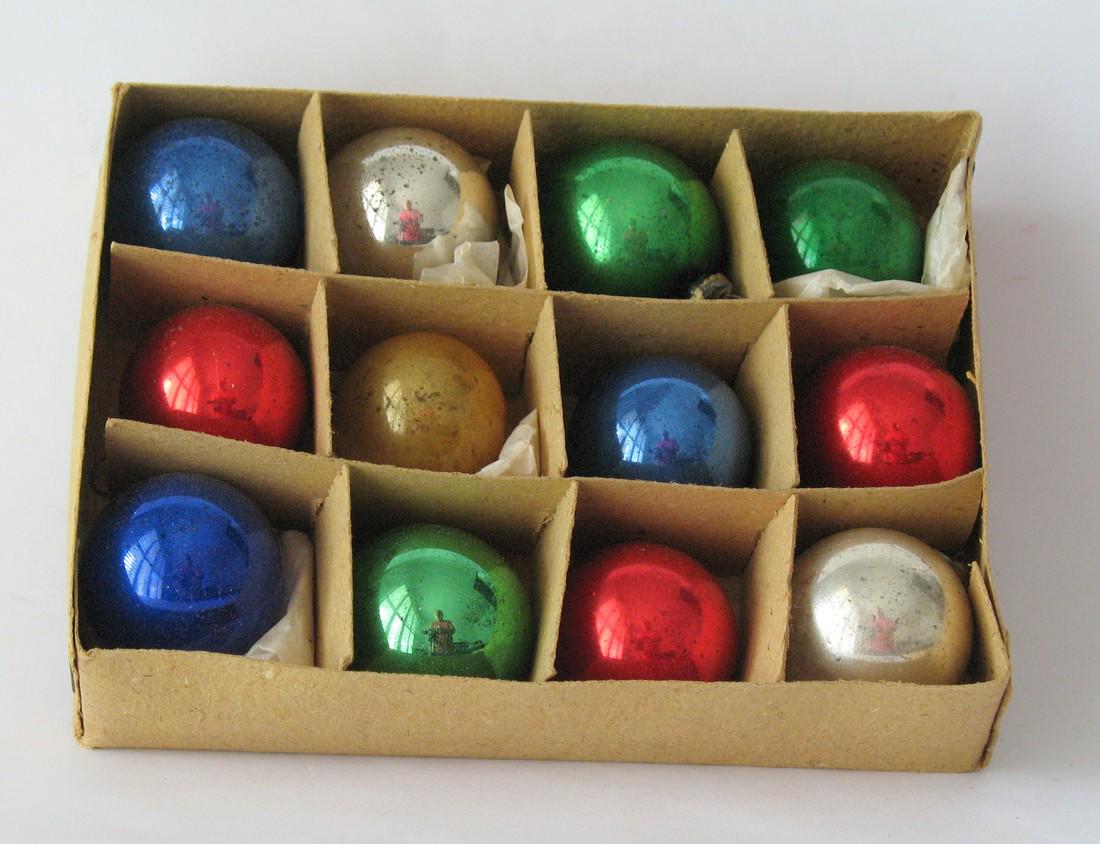 Vintage box of Christmas feather tree ornaments. (1 of 5)