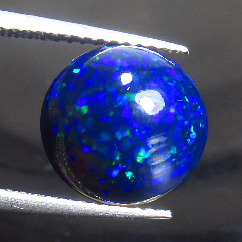 2.92 Ctw Natural Ethiopian Black Fire Opal Round Cab: Title: 2.92 Ctw Natural Ethiopian Black Fire Opal Round Cab Stone Clarity: Translucent Gemstone: Black Opal Carat Weights: 2.92 Size/ Dimensions: 10.70 x 10.70 x 5.70 mm Additional Info: Excellent Rou