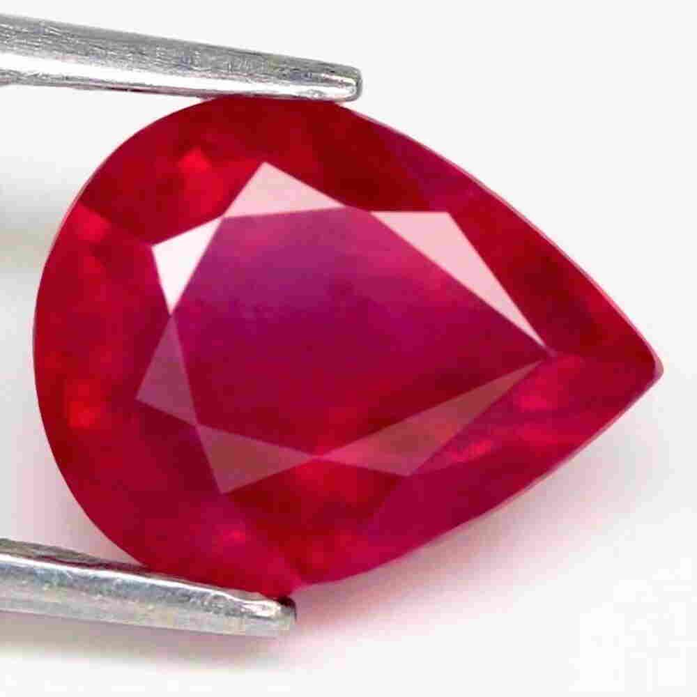3,22 cts Natural Pear Red Ruby (1 of 3)