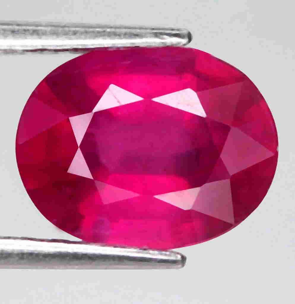 2,76 cts Natural Oval Blood Red Ruby (1 of 3)