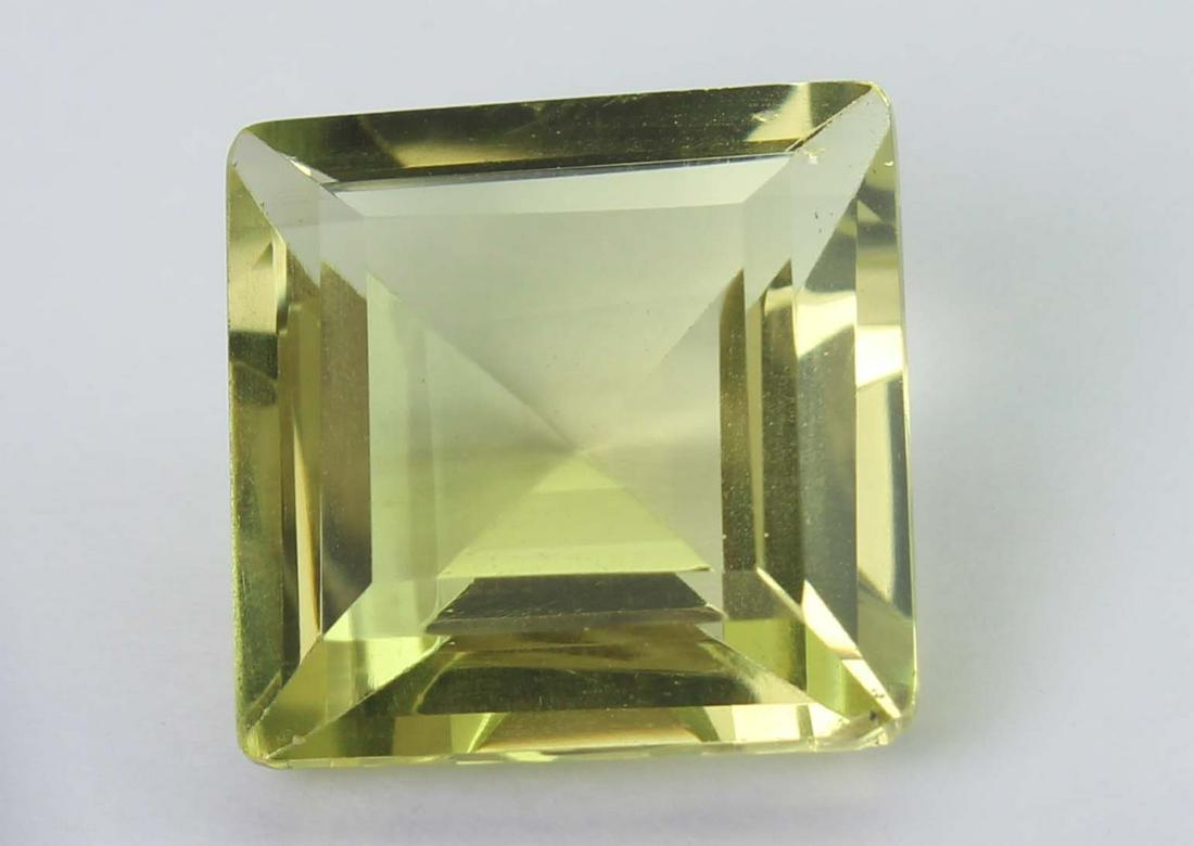 11.59 Ct Natural Lemon: No Reserve! Gemstone : Natural Lemon Origin : Brazil Weight : 11.59 carats Dimensions : 14.30x14.30x7.95 mm Shape/Cut : Square cut Colour: Yellow Transparency: transparent Clarity: VVS Treatment : non
