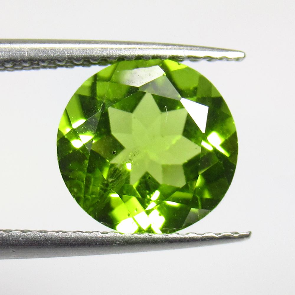 2.69 Ct Natural Pakistan Peridot Round Cut: No Reserve! Title: 2.69 Ct Natural Pakistan Peridot Round Cut Stone Clarity: VVS Gemstones: Natural Peridot Carat Weights: 2.69 Size/Dimensions: 9.00 x 9.00 x 4.90 mm Additional Information: Top Class