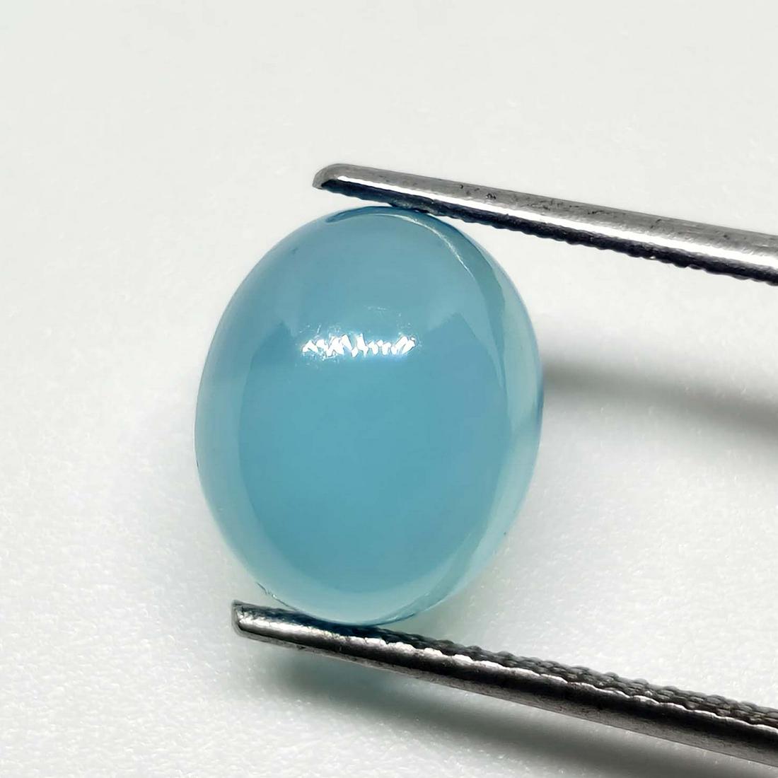 4.00 ct Natural Blue Chalcedony: No Reserve! Title: 4.00 ct Natural Blue Chalcedony Additional Information: Gemstones: Chalcedony Carat Weights: 4.00 ct Size/Dimensions: 11 x 9 x 5.2 mm Origin : India Materials: Chalcedony Weight Uni