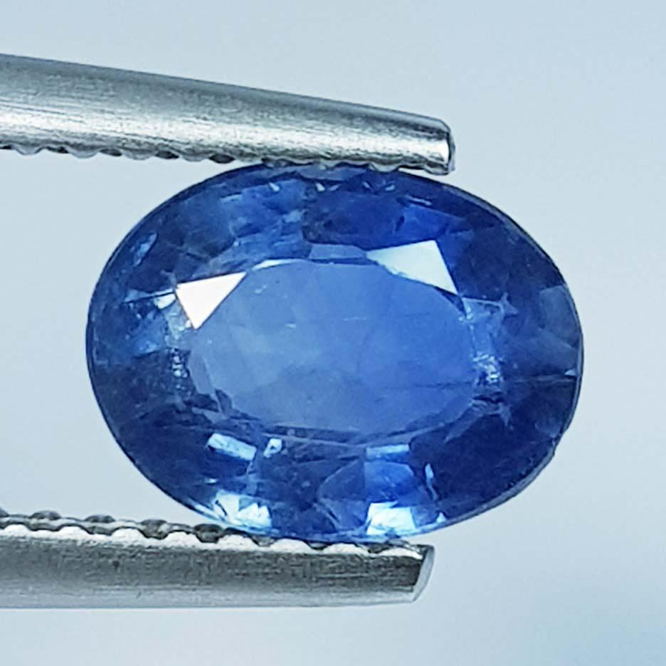 1.45 ct Natural Blue Sapphire: No Reserve! Title: 1.45 ct Natural Blue Sapphire Color/Clarity: Loosegemstone Gemstones: VS Carat Weights: 1.45 Size/Dimensions: 7.80 x 6.00 x 3.30 Additional Information: Oval - Burma Shipping: Dom