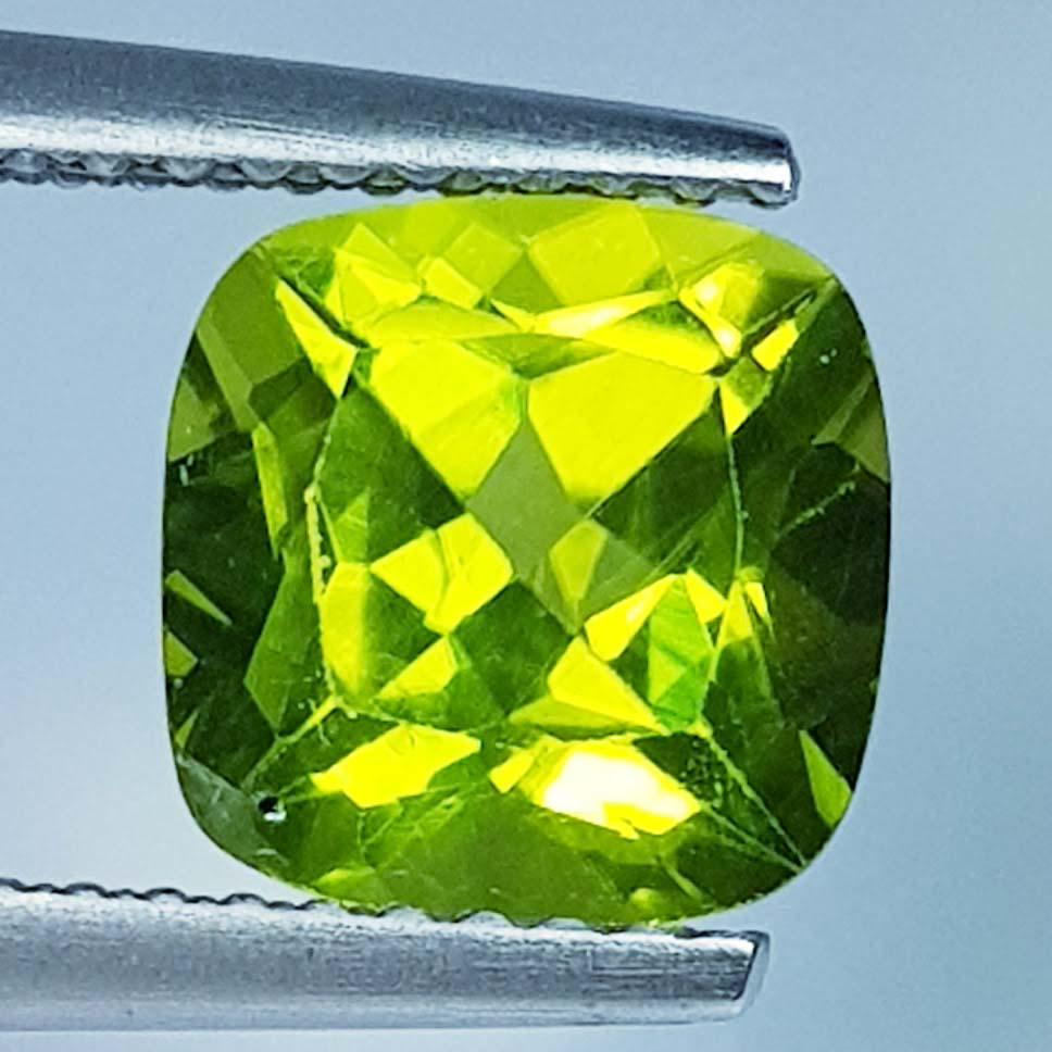 2.48 Ct Natural Peridot Cushion Cut: No Reserve! Title: 2.48 Ct Natural Peridot Cushion Cut Color/Clarity: IF - VVS Gemstones: Loosegemstone Carat Weights: 2.48 Size/Dimensions: 8.00 x 8.00 x 5.20 Additional Information: Cushion / Pakist