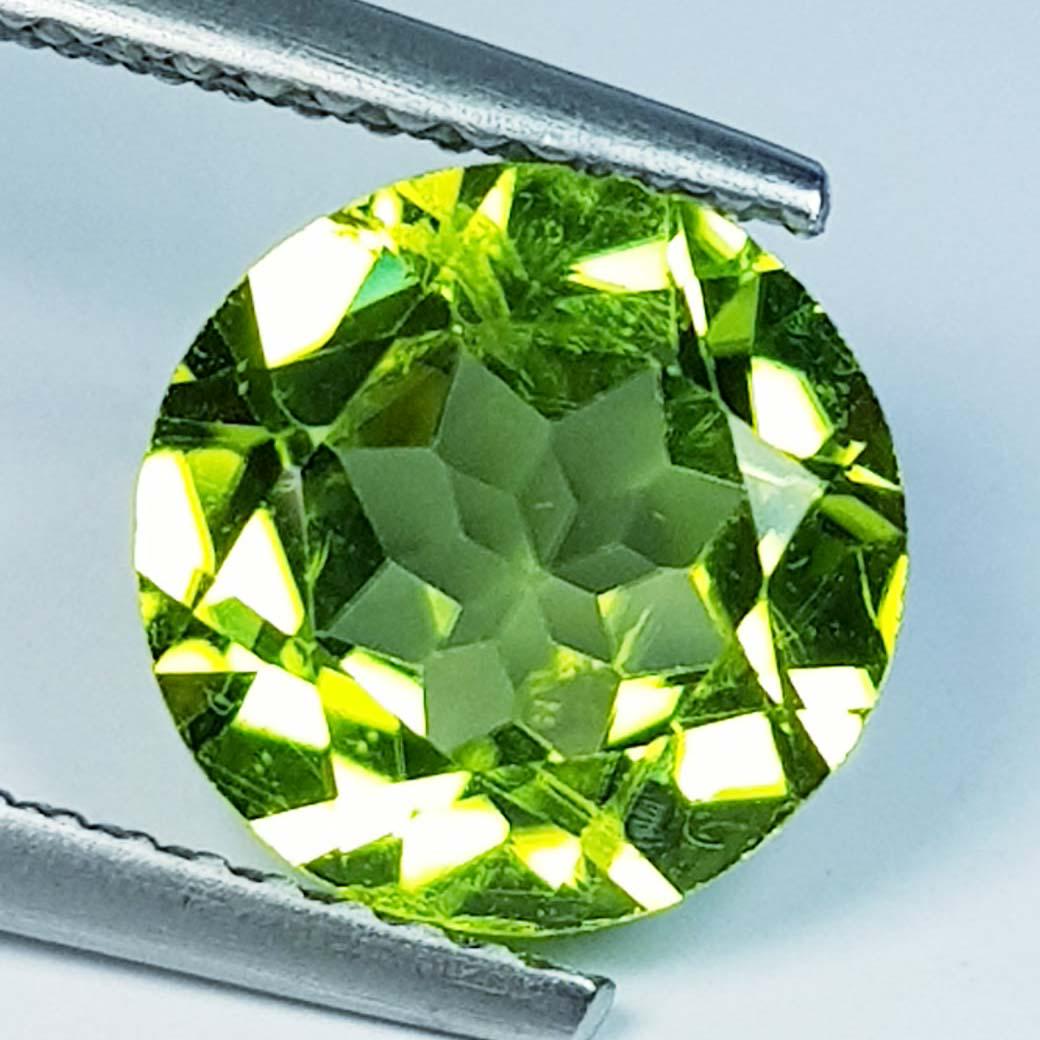 2.65 Ct Natural Peridot Round Cut (1 of 5)