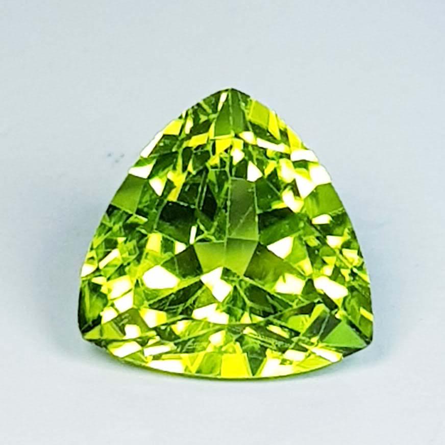 2.22 Ct Natural Peridot Triangle Cut (1 of 5)
