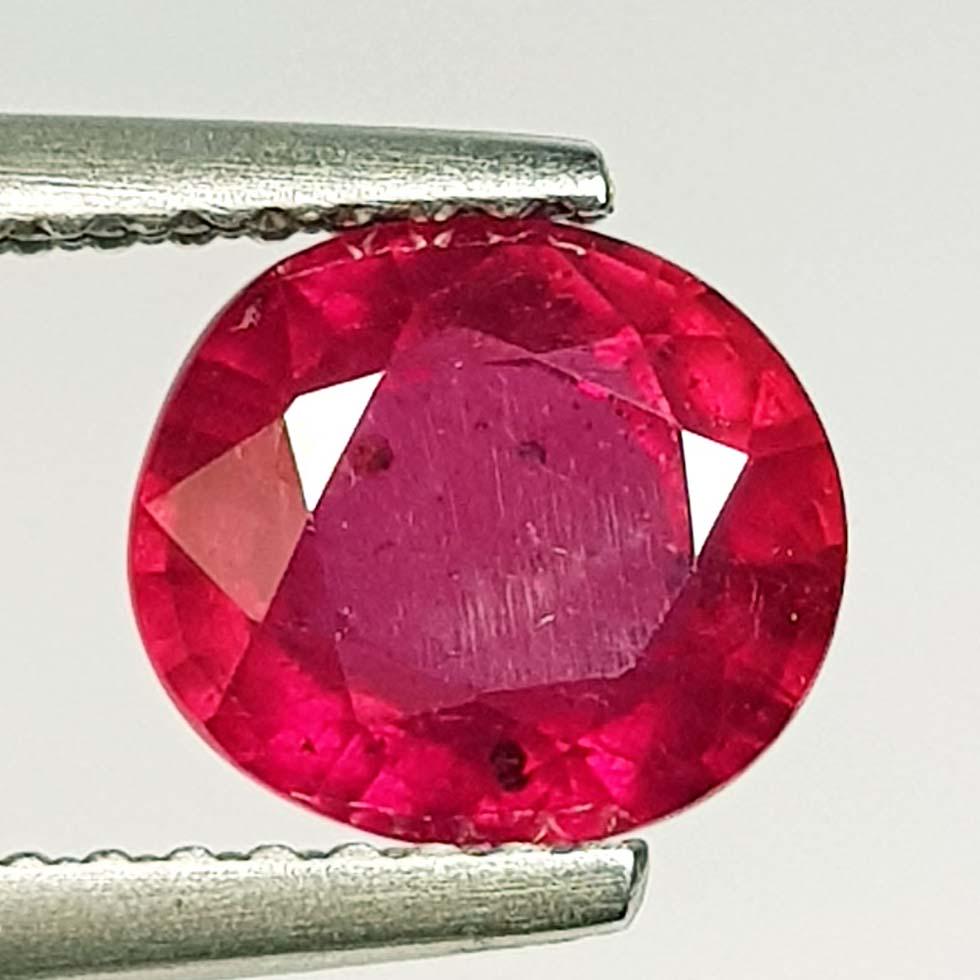 2.01 Ct  Natural Ruby Oval Cut (1 of 5)