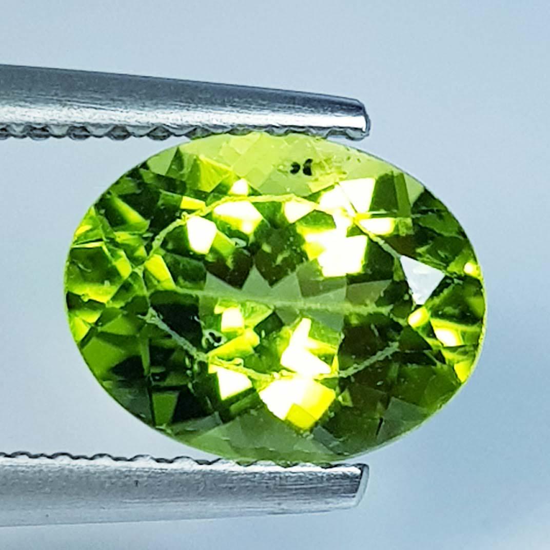 2.07 Ct Natural Peridot Oval Cut: No Reserve! Title: 2.07 Ct Natural Peridot Oval Cut Color/Clarity: IF - VVS Gemstones: Loosegemstone Carat Weights: 2.07 Size/Dimensions: 9.00 x 7.00 x 4.70 Additional Information: Oval / Pakistan Shi