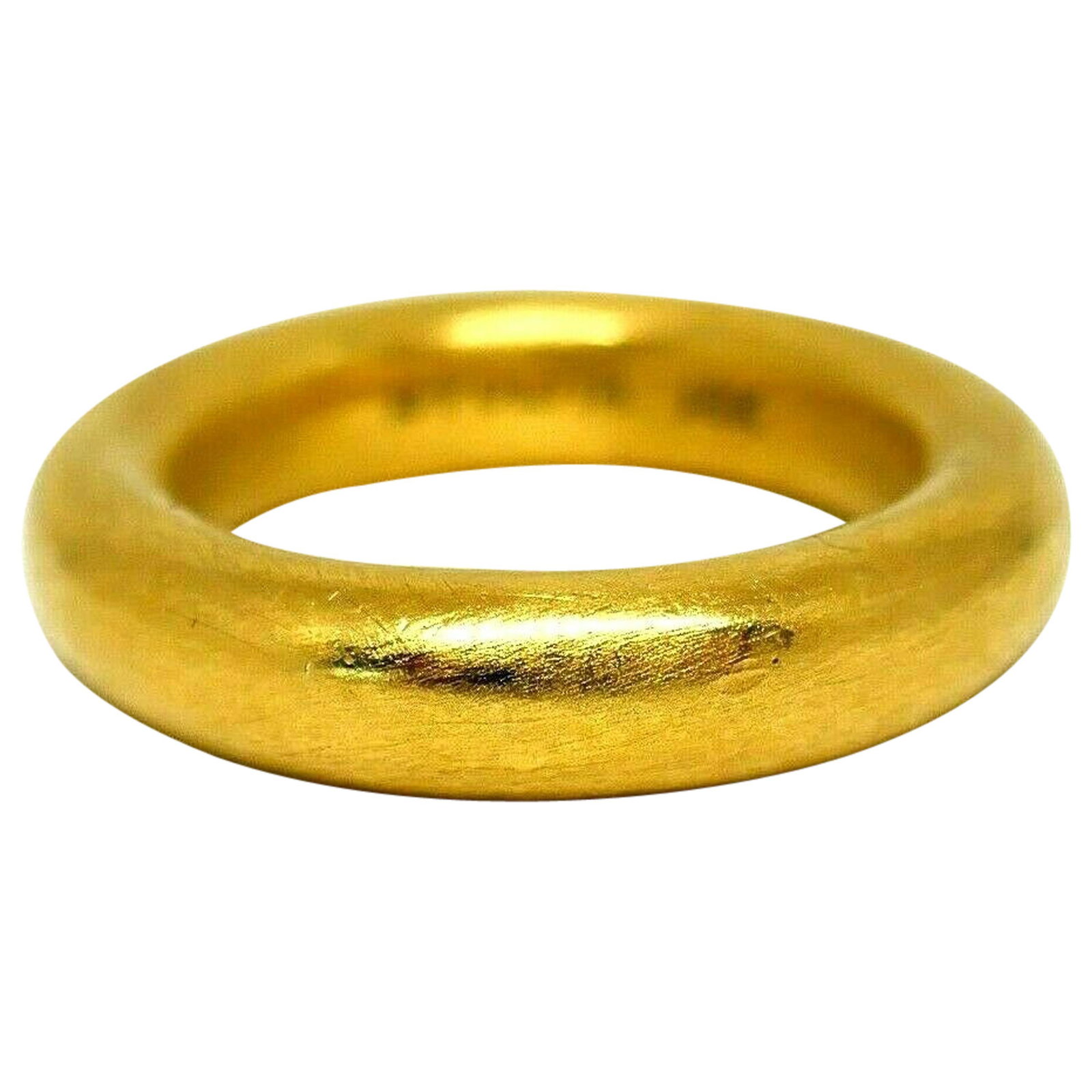 Ippolita Yellow Gold Comfort Fit Wedding Ring: Smooth 18k yellow gold wedding band by Ippolita from the Comfort Fit collection. Has nice mate finish. Stamped with Ippolita maker's mark and a hallmark for 18k gold. The ring size is 7.5. Measurement