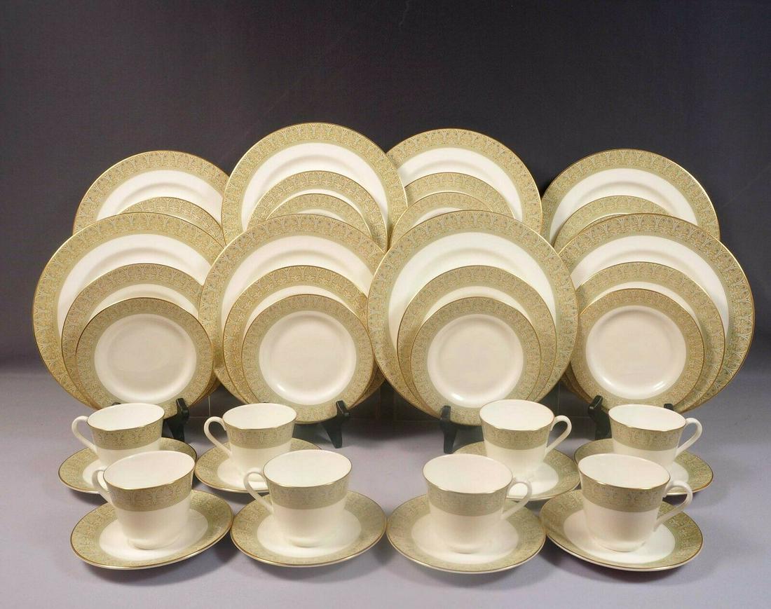 ROYAL DOULTON Sonnet FULL SET for 8 Dinner Plates: This is a gorgeous Bone china LARGE Dinner set with tea/coffee cups. The set is from the classical SONNET (H5012) collection by Royal Doulton, Made in England. This pattern has been discontinued, it w