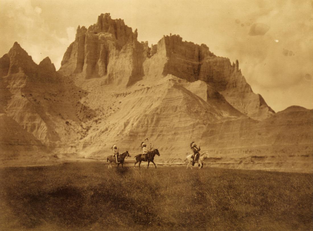EDWARD CURTIS - Entering The Badlands, 1905 (1 of 1)