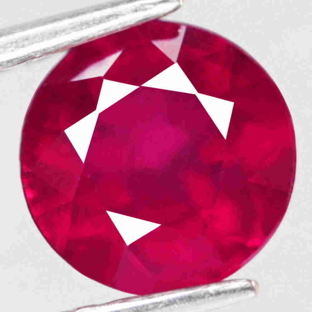 1,57 cts Natural Round Blood Red Ruby (1 of 3)