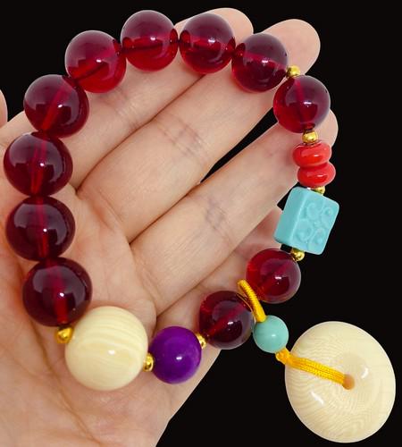 Cherry Amber Bakelite Bead Bracelet (1 of 3)