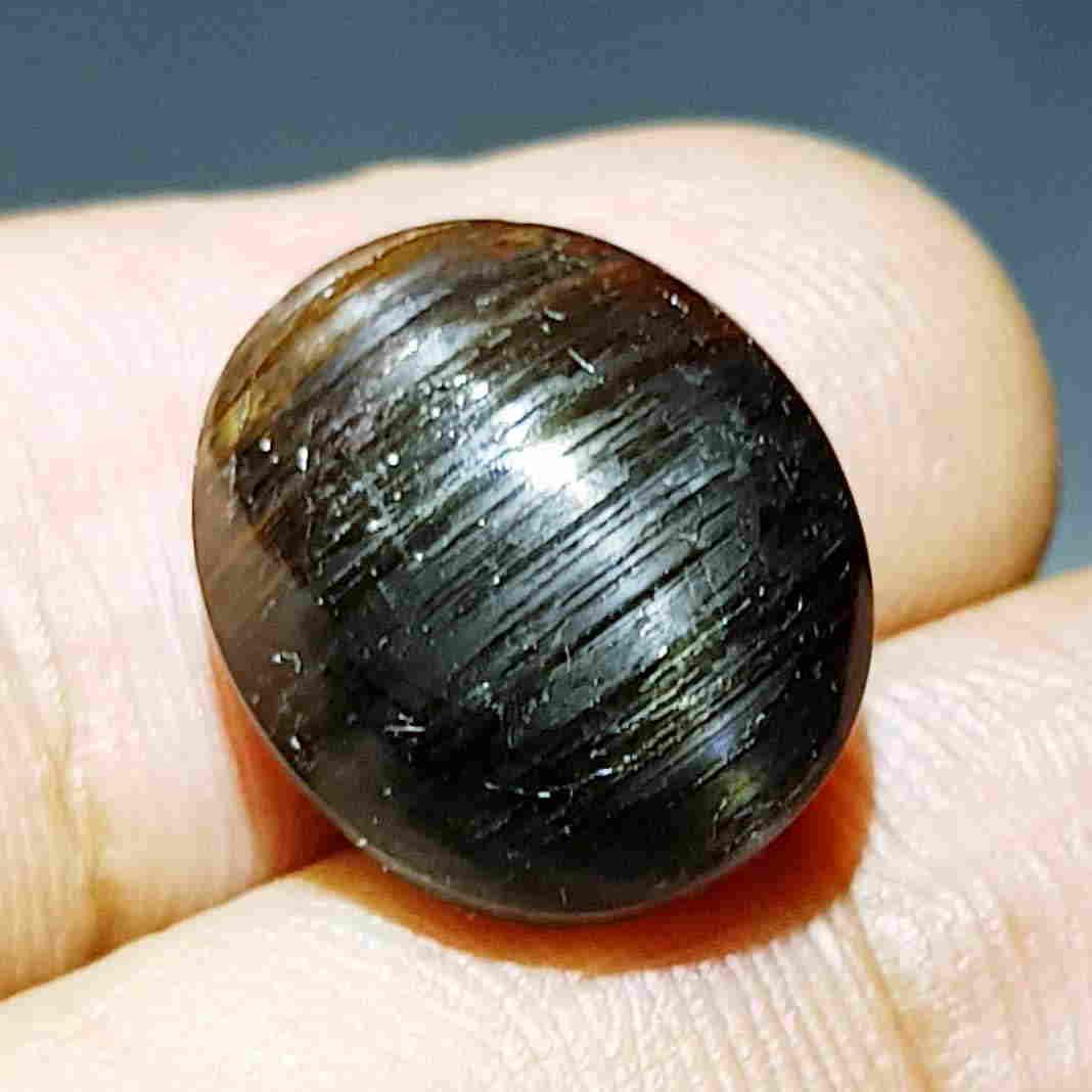 11.16 ct Natural Rare Golden Eye (scapolite) (1 of 5)