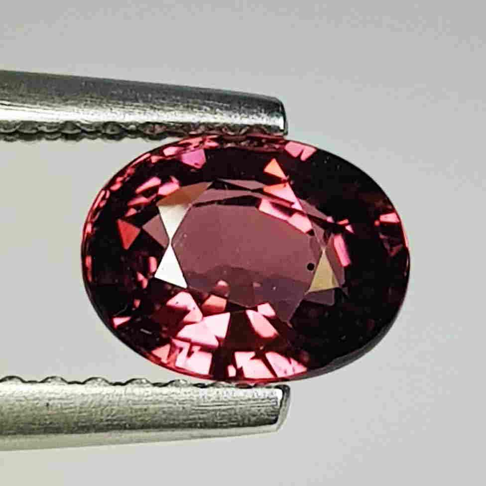 Natural Rhodolite Garnet Oval Cut 1.15 ct: No Reserve! Title: Natural Rhodolite Garnet Oval Cut 1.15 ct Color/Clarity: VVS - VS Loosegemstone Carat Weights: 1.15 Size/Dimensions: 6.80 x 5.20 x 3.50 Additional Information: Oval - Burma Shipping