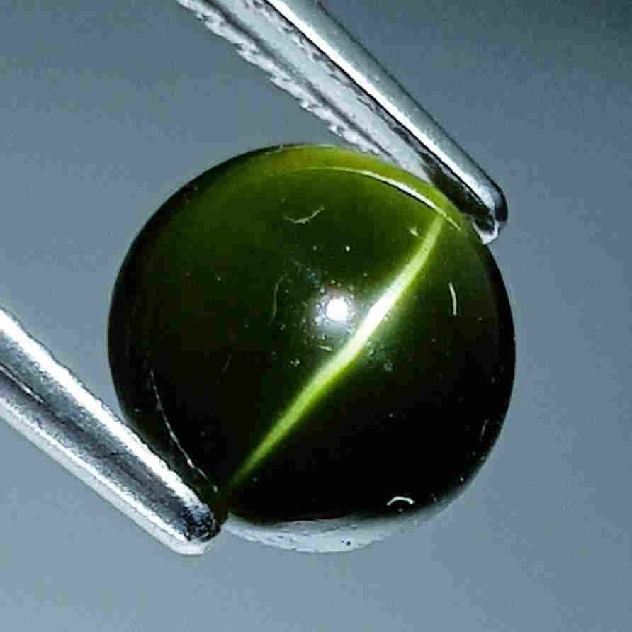 Natural Kornerupine Cat's Eye - 2.94 ct: No Reserve! Title: Natural Kornerupine Cat's Eye - 2.94 ct Color/Clarity: Opaque Loosegemstone Carat Weights: 2.94 Size/Dimensions: 8.90 x 8.90 x 4.20 Additional Information: Round - Madagascar Shippi