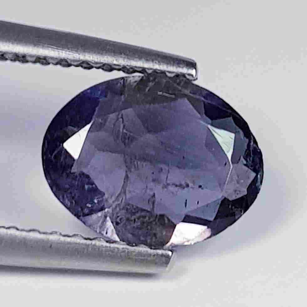 0.91 ct Natural Iolite Oval Cut: No Reserve! Title: 0.91 ct Natural Iolite Oval Cut Color/Clarity: SI Loosegemstone Carat Weights: 0.91 Size/Dimensions: 9.00 x 7.00 x 2.70 Additional Information: Oval- Brazil Shipping: Domestic: Flat