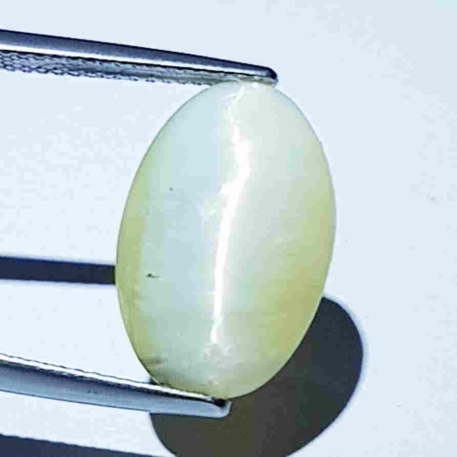 8.10 ct Natural Opal Cat's Eye: No Reserve! Title: 8.10 ct Natural Opal Cat's Eye Color/Clarity: Semi Transparent Loosegemstone Carat Weights: 8.1 Size/Dimensions: 16.60 x 11.00 x 7.60 Additional Information: Oval- Africa Shipping: 