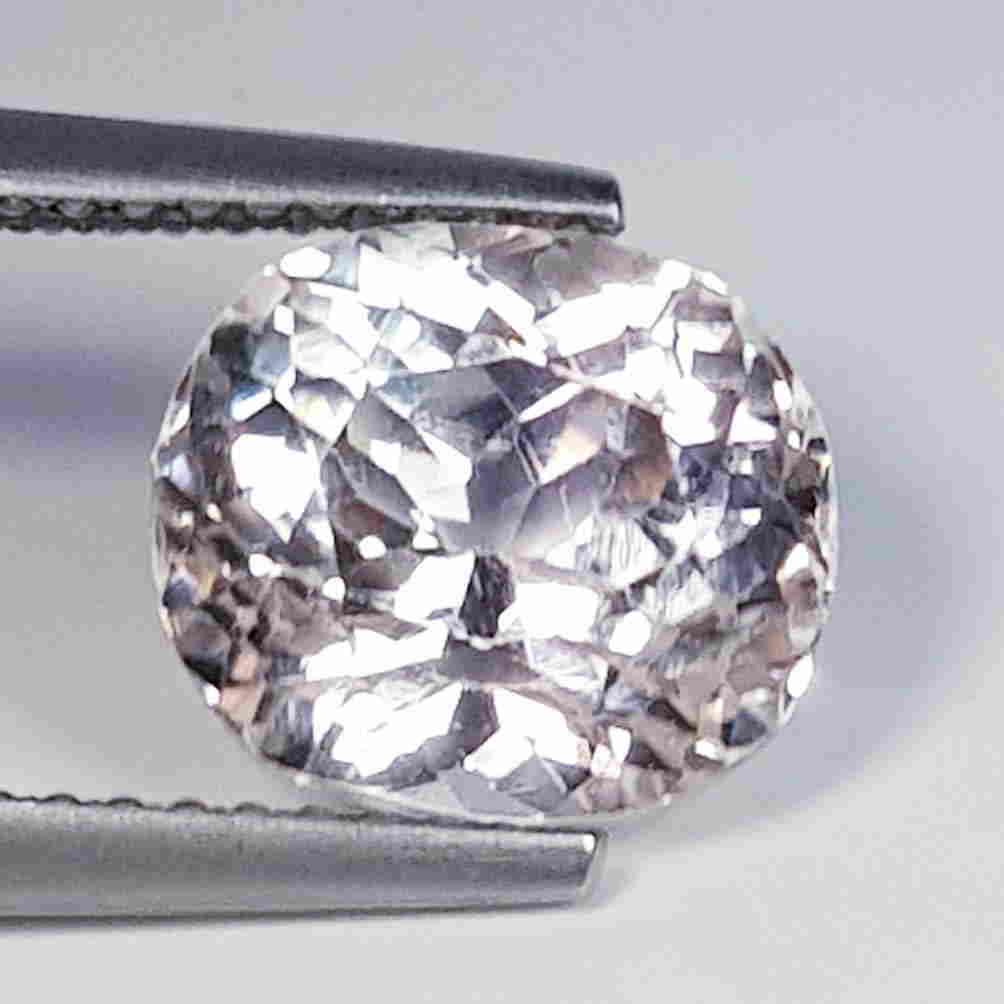 Natural Morganite Cushion Cut 4.465 ct: No Reserve! Title: Natural Morganite Cushion Cut 4.465 ct Color/Clarity: SI - SI-1 Loosegemstone Carat Weights: 4.46 Size/Dimensions: 9.5 x 8.50 x 7.60 Additional Information: Oval - Brazil Shipping: 