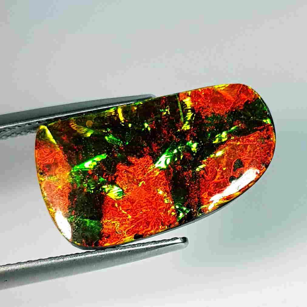 10.07 ct Australian Doublet Opal: No Reserve! Title: 10.07 ct Australian Doublet Opal Color/Clarity: Opaque Loosegemstone Carat Weights: 10.07 Size/Dimensions: 20.30 x 11.60 x 4.40 Additional Information: Fancy - Australia Shipping: D