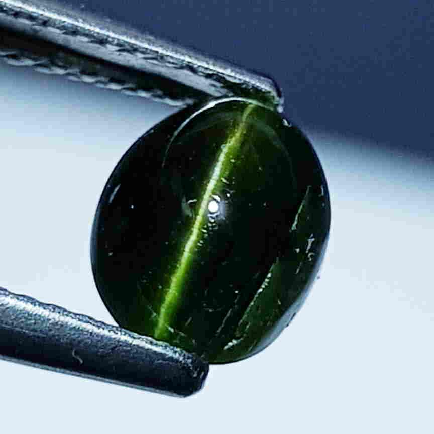 Natural Kornerupine Cat's Eye - 2.53 ct: No Reserve! Title: Natural Kornerupine Cat's Eye - 2.53 ct Color/Clarity: Opaque Loosegemstone Carat Weights: 2.53 Size/Dimensions: 8.00 x 6.50 x 5.50 Additional Information: Oval- Madagascar Shipping
