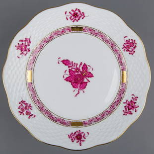 Herend Chinese Bouquet Raspberry Dessert Plate, New: Herend Chinese Bouquet Raspberry Dessert Plate, New Manufacturer: Herend Porcelain Manufactory (Hungary) Quality: Handpainted, 1st class Pattern: Chinese Bouquet Raspberry (AP) Condition: Brand