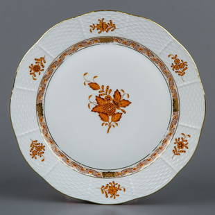 Herend Chinese Bouquet Rust Orange Dinner Plate #524/AM: Herend Chinese Bouquet Rust Orange Dinner Plate Manufacturer: Herend Porcelain Manufactory (Hungary) Quality: Handpainted, 1st class Pattern: Chinese Bouquet Rust Orange (AM) Condition: Pre-owned, in