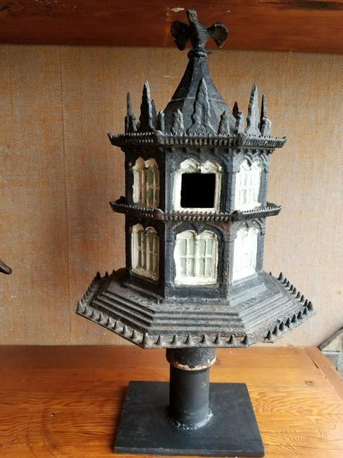 IMPRESSIVE CAST IRON MILLER BIRDHOUSE (1 of 8)