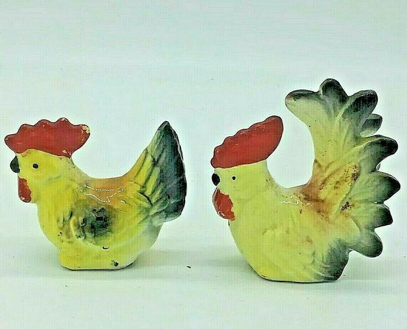 Vintage Chicken Rooster Salt Pepper Shakers Japan: Title: Vintage Chicken Rooster Salt Pepper Shakers Japan Provenance/Additional Info: Vintage Chicken Hen Rooster Salt Pepper Shakers Figurine Farm Japan Materials: ceramic Dimensions: APPROX 3 X 3 Shi