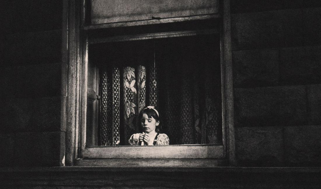 DAN WERNER - Child at Window, NYC, 1950 (1 of 1)