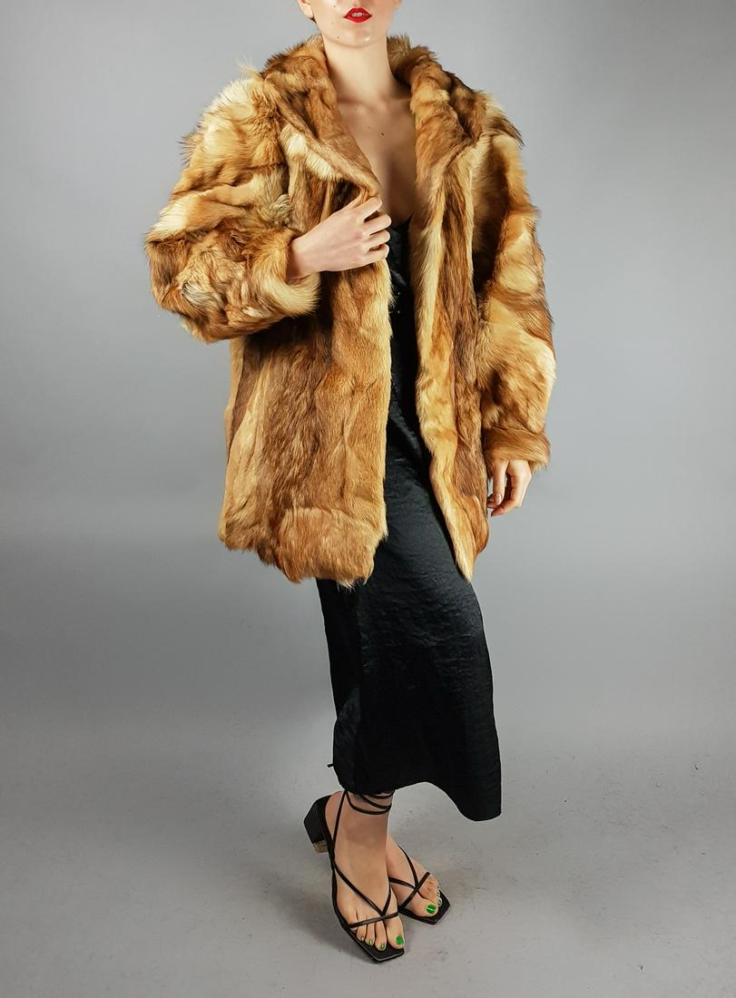 RED FOX FUR COAT: Title: RED FOX FUR COAT Dimensions: Aproximate size : SIZE XL : Length from collar:90cm; 35.43 in; Shoulder length: 45cm; 17.72in; Arm Length: 65cm; 25.59 in; Chest size ( pit to pit x2 ):125cm; 49.21