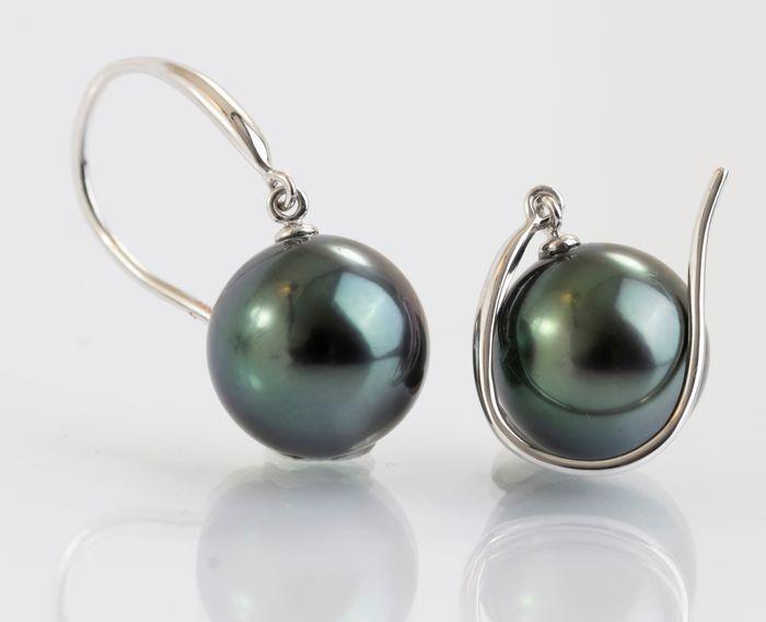 14 kt. White Gold - 10x11mm Round Peacock Green: Title: 14 kt. White Gold - 10x11mm Round Peacock Green Tahitian Pearls - Earrings Description: Emerging from the tropical lagoons of French Polynesia, these Tahitian pearls have been hand selected for