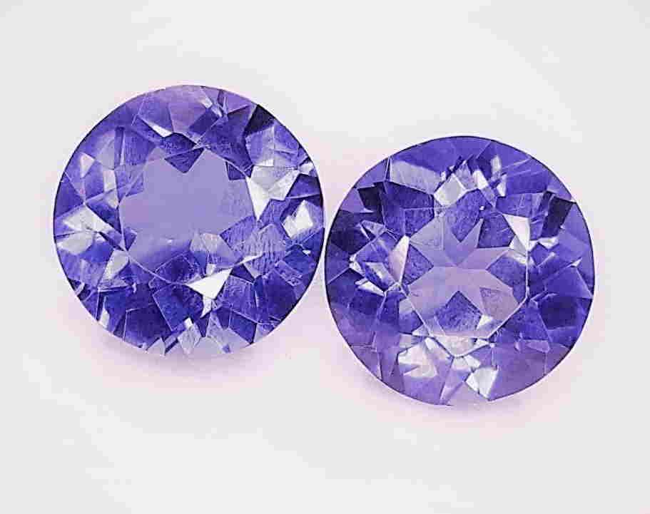 Pair of Natural Tanzanite Round Shape Untreated: Title: Pair of Natural Tanzanite Round Shape Untreated Gemstones: Tanzanite Carat Weights: 0,50 aprox. Size/Dimensions: 4 mm approx. Additional Info: Specie: Natural Tanzanite Unheated Untreated - 0,5