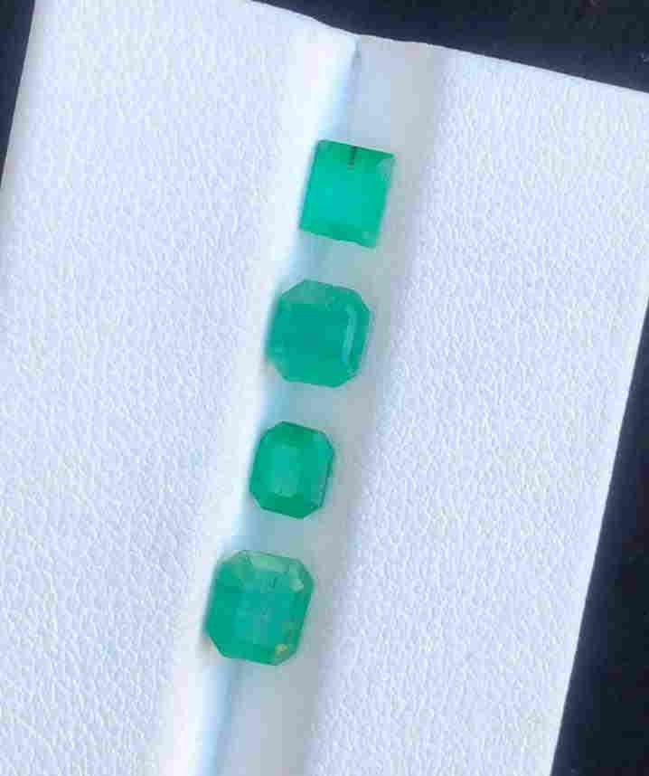 2.5 Carats Beautiful Emerald Gemstone: Title: 2.5 Carats Beautiful Emerald Gemstone Origin: Pakistan Gemstones: Emerald Carat Weights: 2.5 Carats Size/Dimensions: 5x4x2mm to 5.5x5x4 mm ( 4 Pieces ) Additional Information: Natural Reserve: 