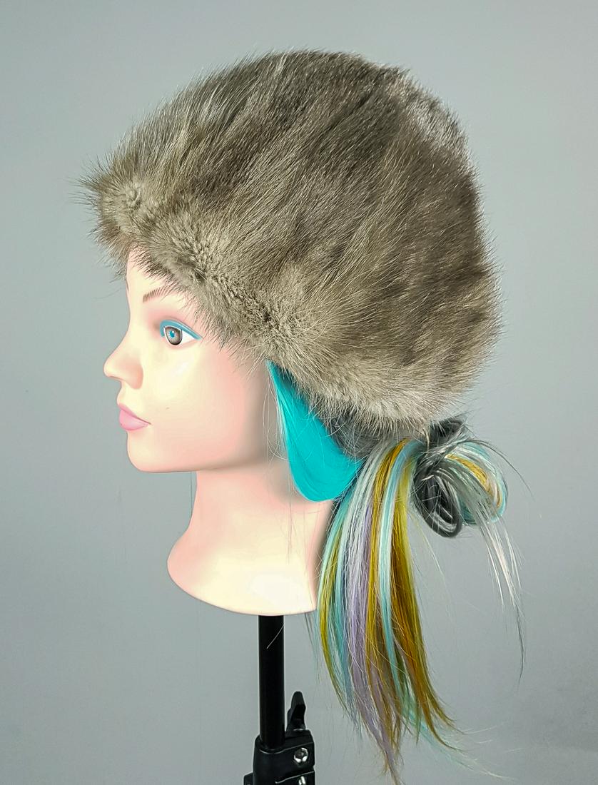 PLATINUM MINK FUR HAT: Description: Circunference: 54cm -55cm; 21.26in -21.65in; Size M; Additional Inforamtion:We offer in house shipping - Fedex shipping = $35; 7-10 working days; Combine shipping + $15 per item : Europe