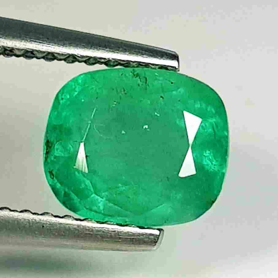 Natural Emerald Cushion Cut 1.65 ct (1 of 5)