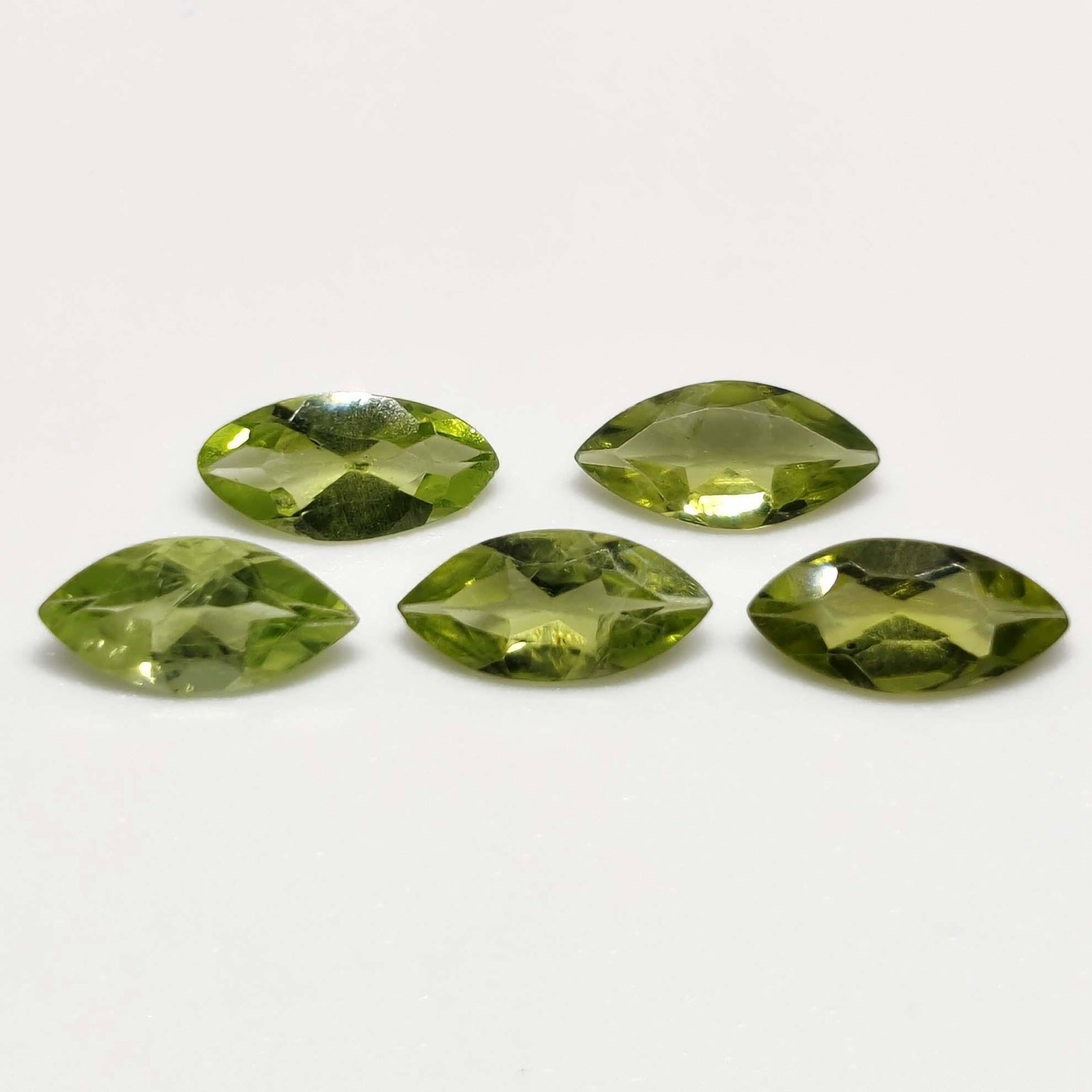 2.40 ct Natural Peridot Lot: No Reserve! Gemstones: Peridot Carat Weights: 2.40 ct Size/Dimensions: 8 X 4 mm Origin : Pakistan Shipping: Domestic: Flat-rate of $7.00 to anywhere within the contiguous U.S. International: Foreign s