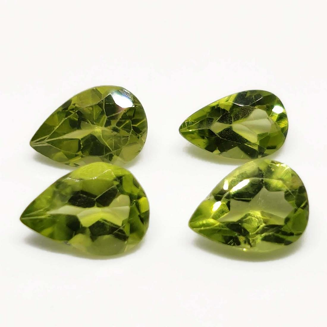 2.75 ct Natural Peridot Lot: No Reserve! Gemstones: Peridot Carat Weights: 2.75 ct Size/Dimensions: 7 X 5 mm Origin : Pakistan Shipping: Domestic: Flat-rate of $7.00 to anywhere within the contiguous U.S. International: Foreign s