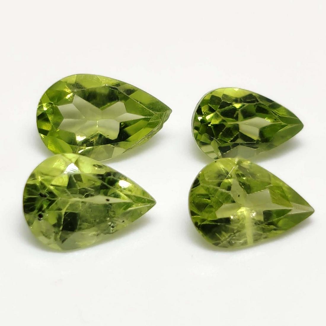 2.85 ct Natural Peridot Lot: No Reserve! Gemstones: Peridot Carat Weights: 2.85 ct Size/Dimensions: 7 X 5 mm Origin : Pakistan Shipping: Domestic: Flat-rate of $7.00 to anywhere within the contiguous U.S. International: Foreign s