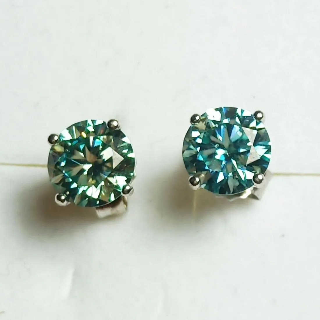 NATURAL GREEN MOISSANITE DIAMOND GEMSTONES 925 STERLING (1 of 5)