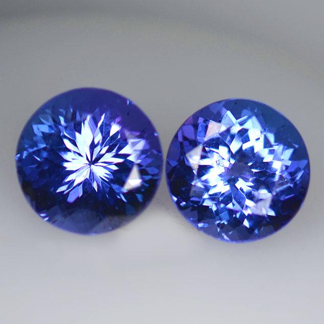 3.89 Cts Pair Round Clean Tanzanite: Title: 3.89 Cts Pair Round Clean Tanzanite Color/Clarity: PurpleBlue/VS Gemstone Type: Tanzanite Carat Weights: 3.89 cts Size/Dimensions: 6.84 x 6.83 x 5.38 mm Reserve: $299.00 Shipping: Domestic