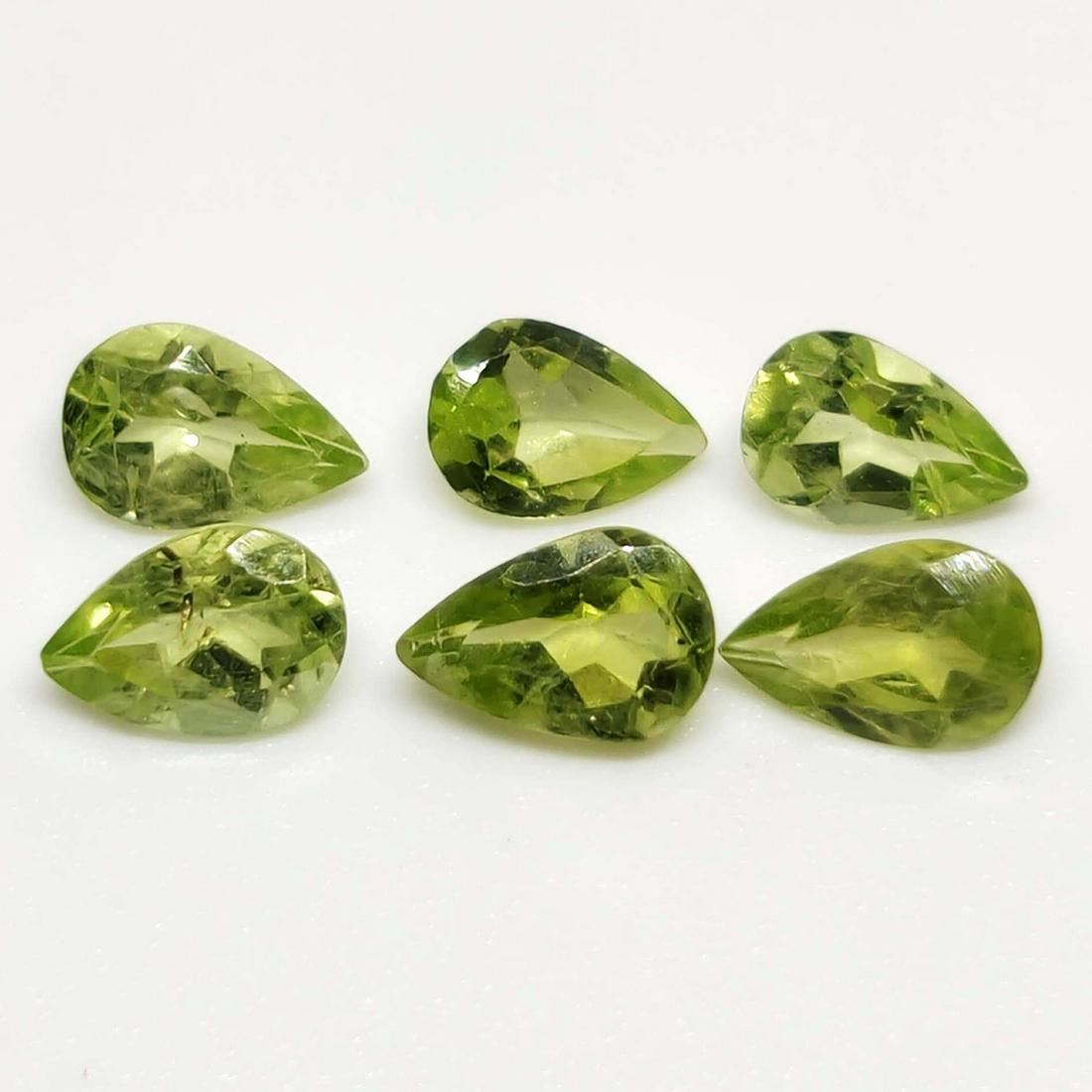 2.20 ct Natural Peridot Lot: No Reserve! Gemstones: Peridot Carat Weights: 2.20 ct Size/Dimensions: 6 X 4 mm Origin : Pakistan Shipping: Domestic: Flat-rate of $7.00 to anywhere within the contiguous U.S. International: Foreign s