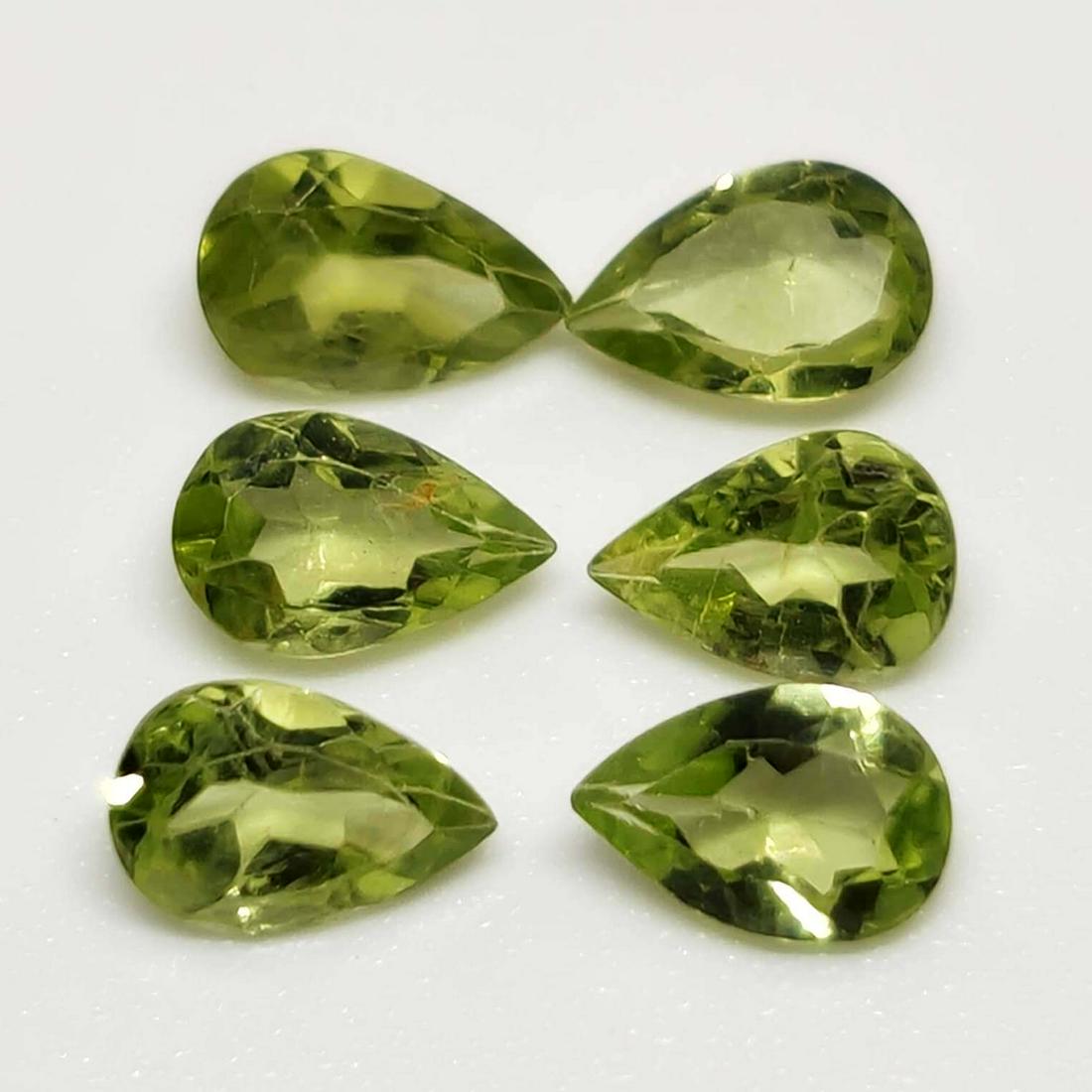 2.10 ct Natural Peridot Lot: No Reserve! Gemstones: Peridot Carat Weights: 2.10 ct Size/Dimensions: 6 X 4 mm Origin : Pakistan Shipping: Domestic: Flat-rate of $7.00 to anywhere within the contiguous U.S. International: Foreign s
