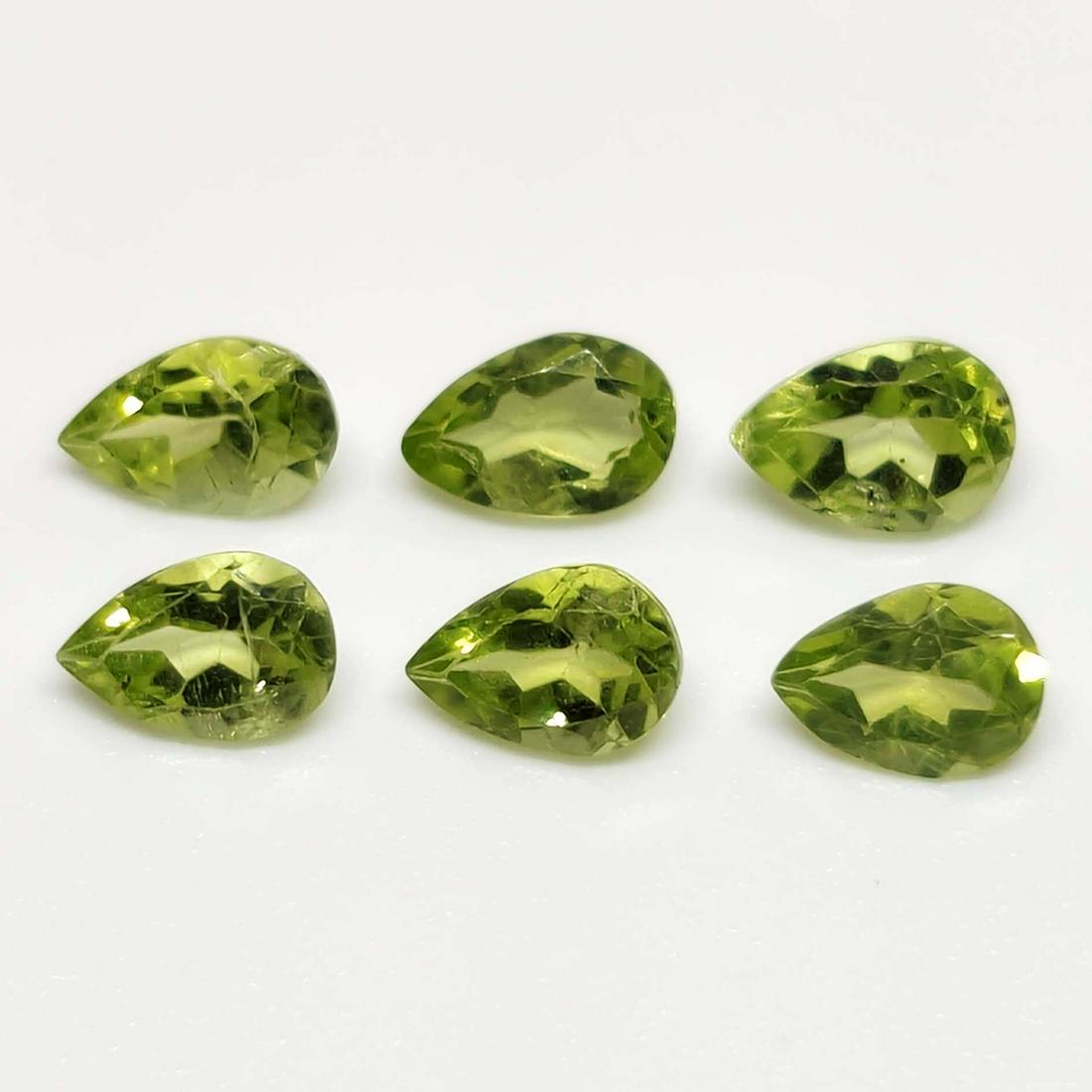 2.60 ct Natural Peridot Lot: No Reserve! Gemstones: Peridot Carat Weights: 2.60 ct Size/Dimensions: 6 X 4 mm Origin : Pakistan Shipping: Domestic: Flat-rate of $7.00 to anywhere within the contiguous U.S. International: Foreign s