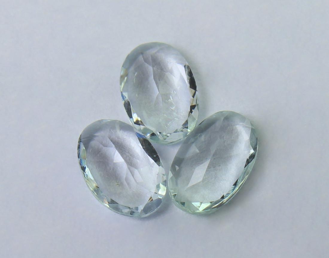 1.00 Cts Natural Aquamarine Lot: No Reserve! Gemstone : Natural Aquamarine Origin : Australia Weight : 1.00 carats Dimensions : 6x4 mm Shape : Oval Cut Number Of Stone : 3 Color : Colorles Treatment : No Treatment Transparency : Tran
