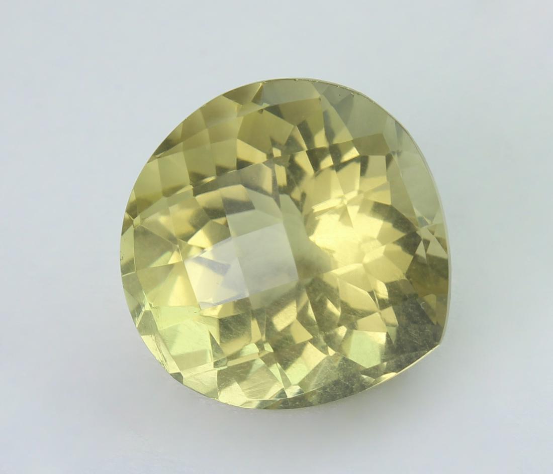 9.71 Cts Natural Citrine: No Reserve! Gemstone: Natural Lamen Origin: Brazil Weight: 9.71 Carats Measurements: 14x14 mm Shape / Cut: Pear Cut Colour: Yellow Transparency: transparent Clarity: No visible inclusion Shipping: