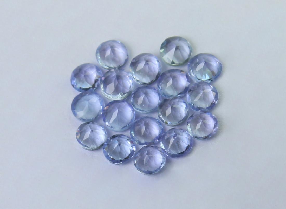 1.04 Cts Natural Tanzanite: No Reserve! Gemstone : Natural Tanzanite Shape and cut : Round Cut Weight : 1.04 Carats Measurements : 2.5 - 2.5 mm Number Of Stone : 18 Color : voilite Transprancy : Transparent Treatment : No Treatm